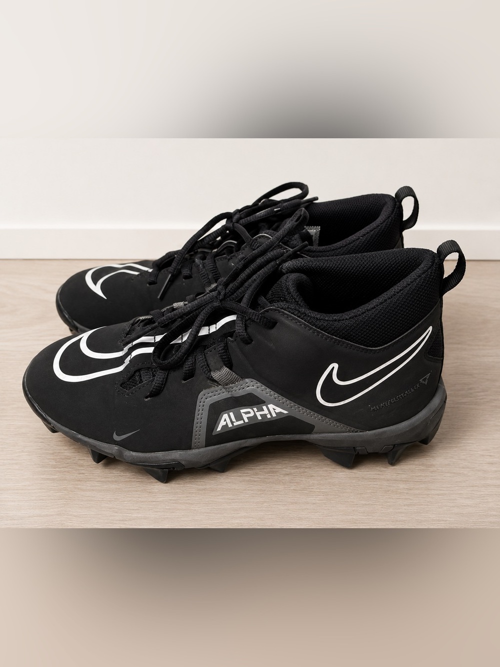 Nike Alpha Huarache Elite 3 Mid Football Cleats Black White‎ Sz 6Y